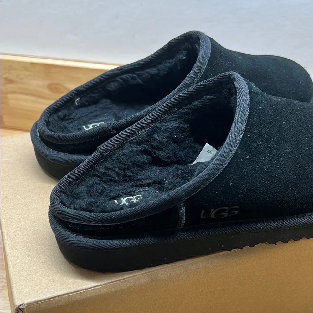 UGG 4 Youth‎ Kids Classic Slip On Black Suede Slippers